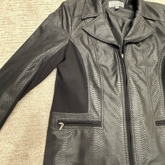 Like New!! JM Collection Black Blazer Structured Silhouette - Picture 3 of 5